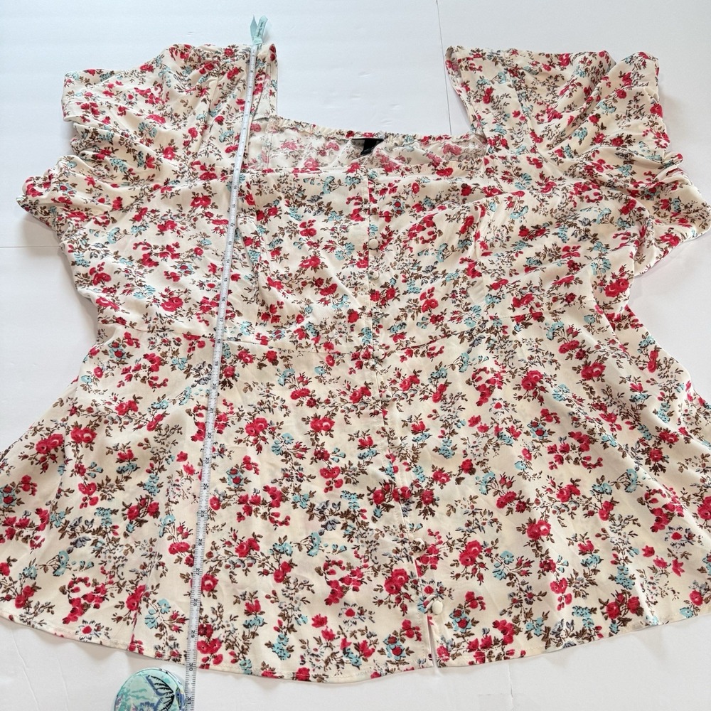 NWT Torrid Red Floral Peplum Button Up Challis Puff Short Sleeve Top Size 4X - Picture 10 of 11